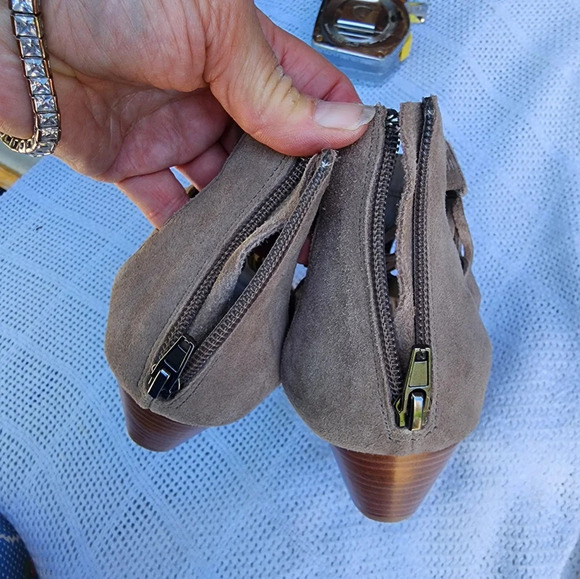 Steve Madden‎ gray Fringe Sandals 7.5 - Picture 9 of 11